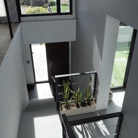 pasillo que conectas los pisos y habitaciones